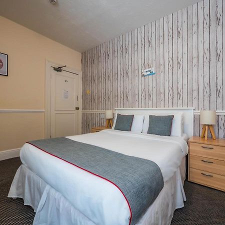 Oyo Pier Hotel Rhyl Exteriör bild