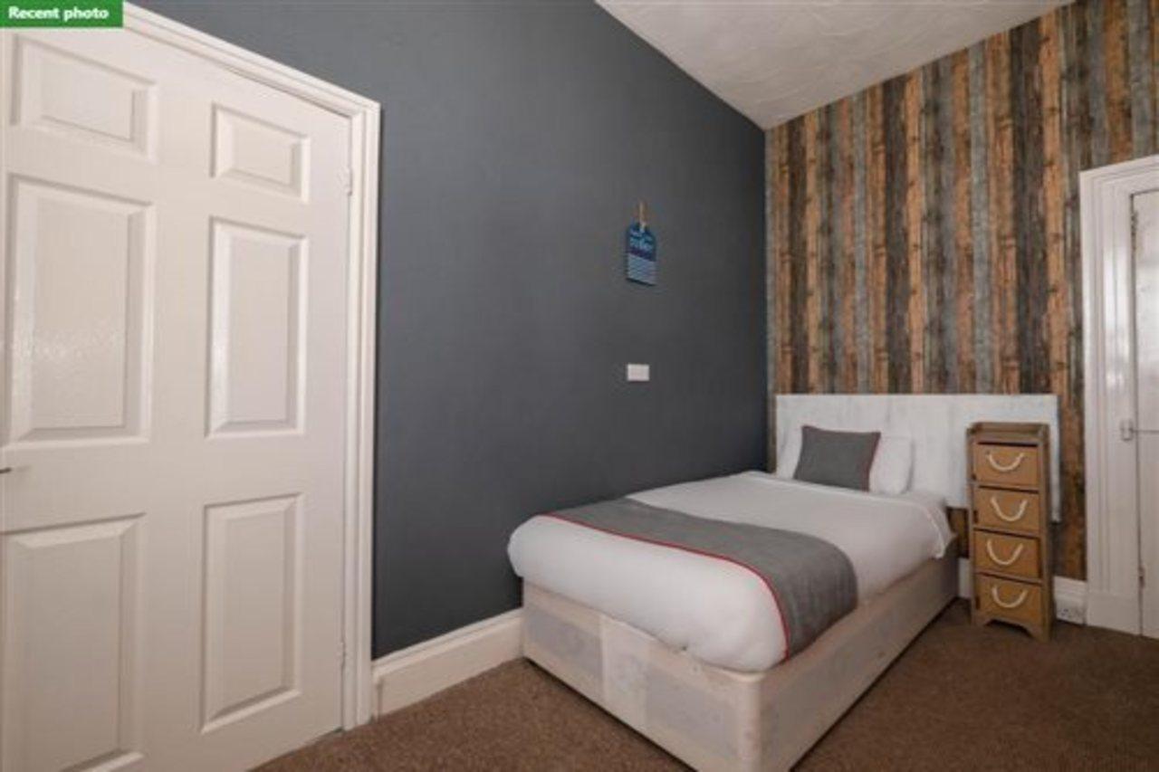 Oyo Pier Hotel Rhyl Exteriör bild