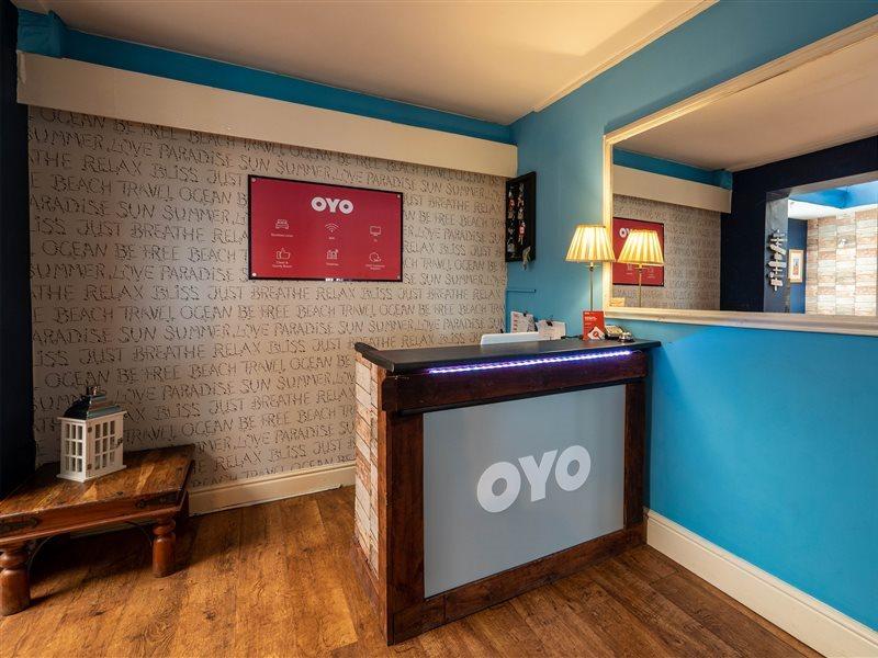 Oyo Pier Hotel Rhyl Exteriör bild