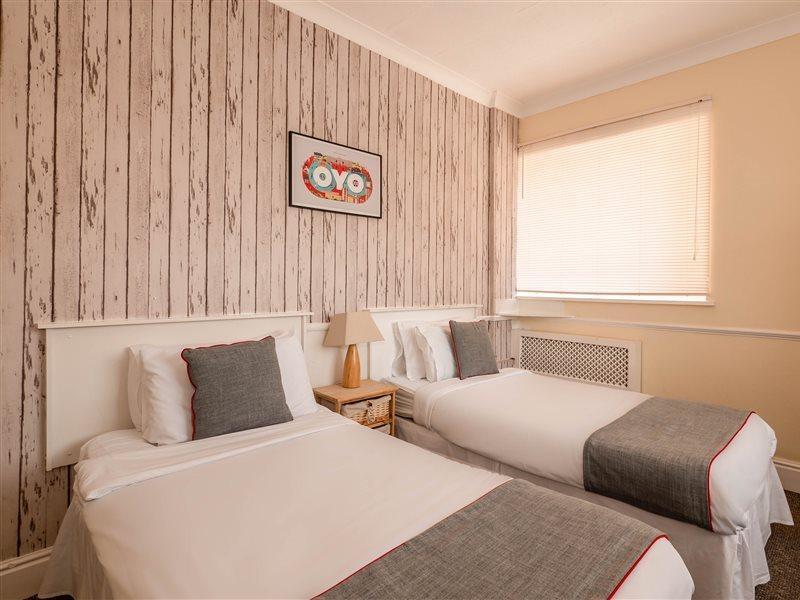 Oyo Pier Hotel Rhyl Exteriör bild