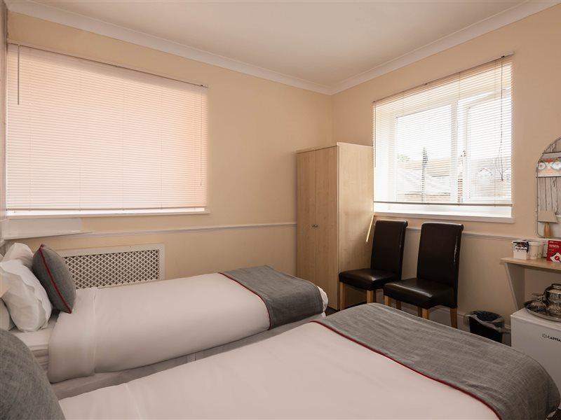 Oyo Pier Hotel Rhyl Exteriör bild