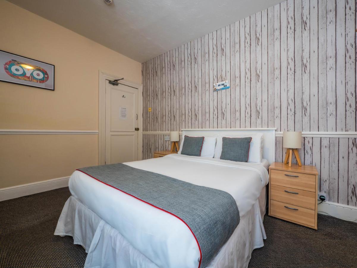 Oyo Pier Hotel Rhyl Exteriör bild