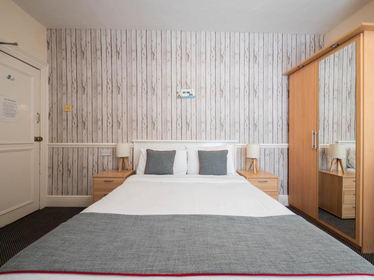 Oyo Pier Hotel Rhyl Exteriör bild