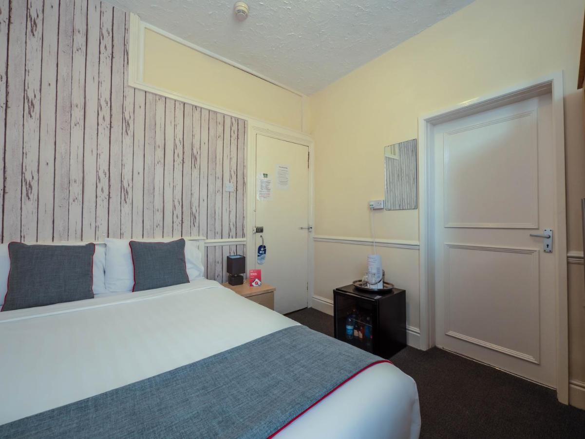 Oyo Pier Hotel Rhyl Exteriör bild