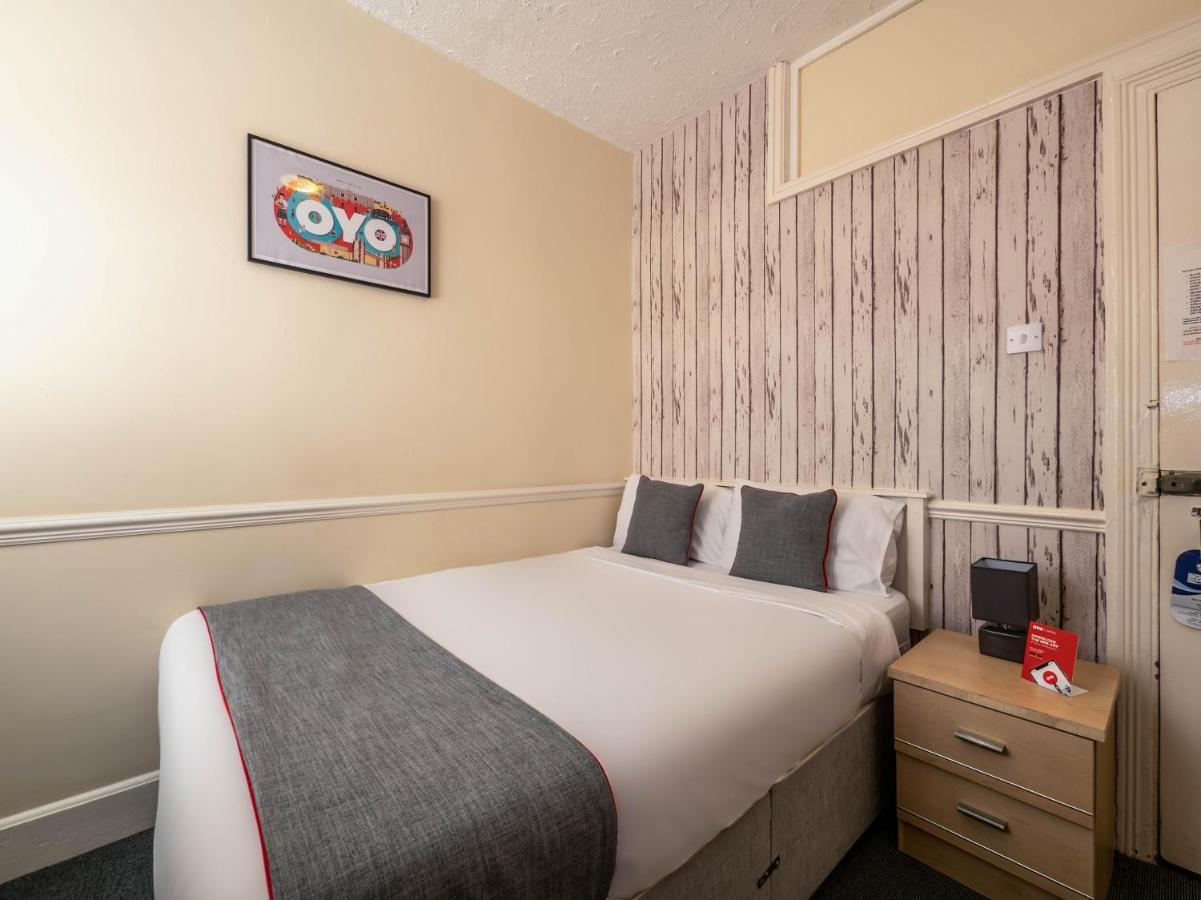 Oyo Pier Hotel Rhyl Exteriör bild