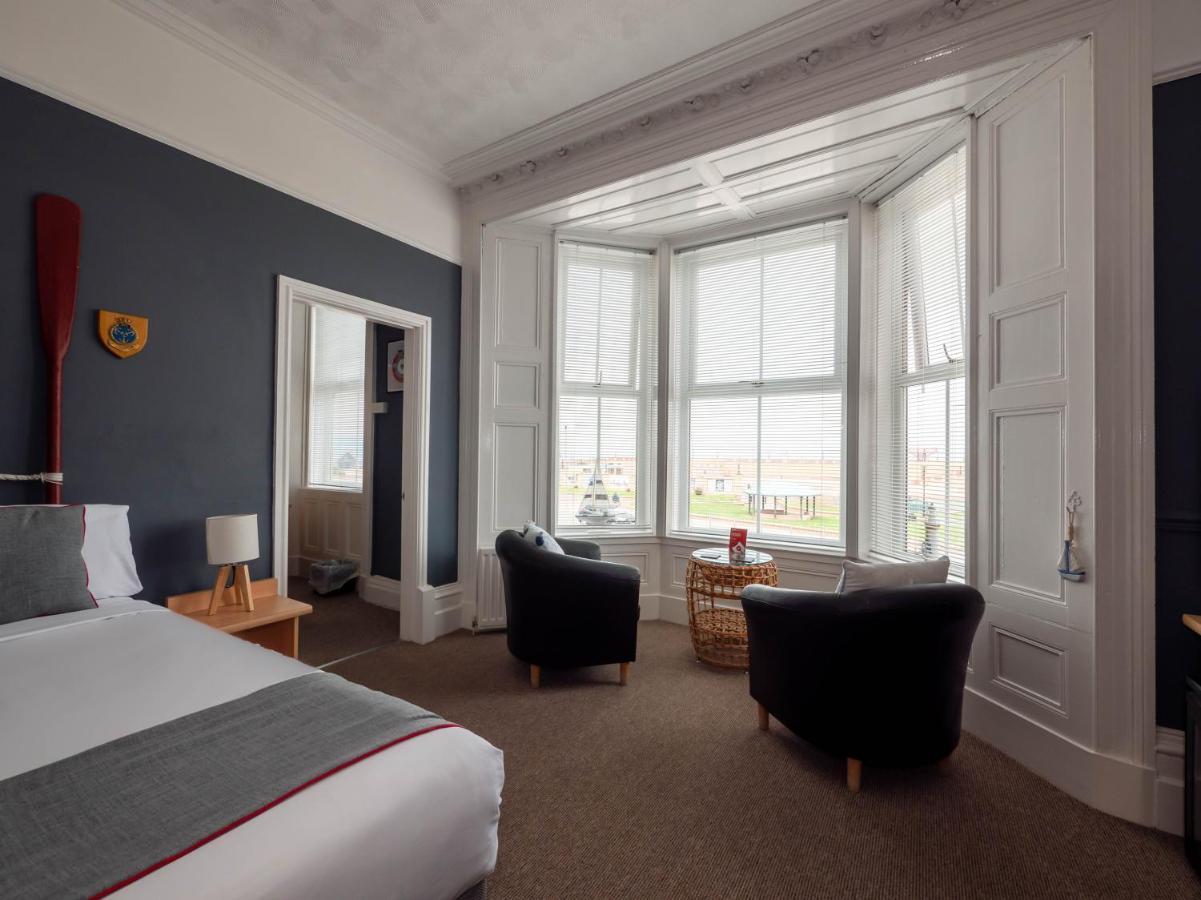 Oyo Pier Hotel Rhyl Exteriör bild