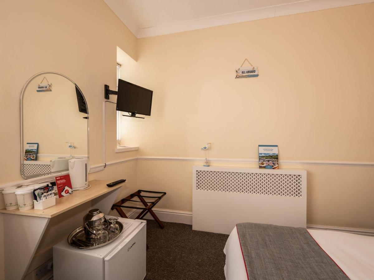 Oyo Pier Hotel Rhyl Exteriör bild