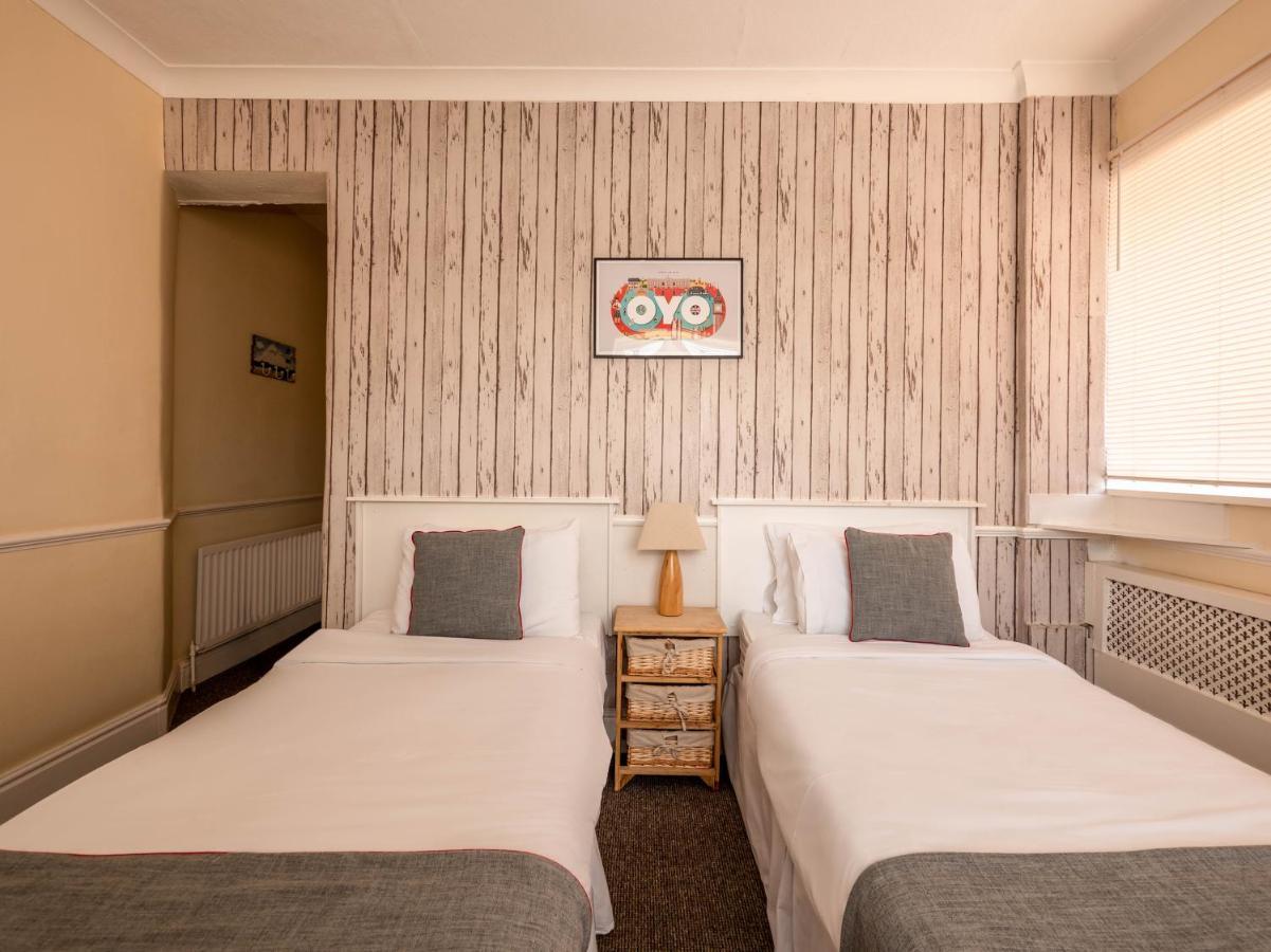 Oyo Pier Hotel Rhyl Exteriör bild