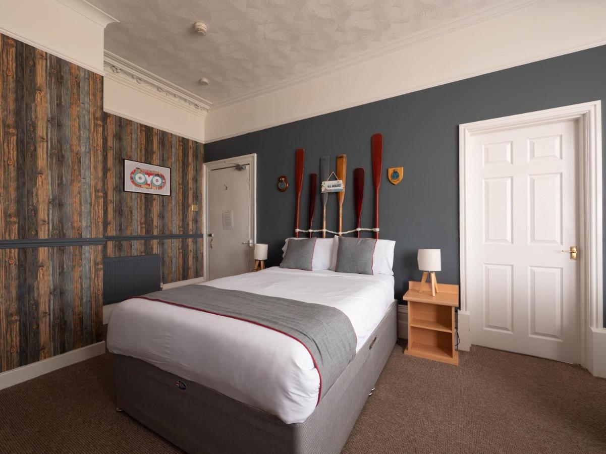 Oyo Pier Hotel Rhyl Exteriör bild