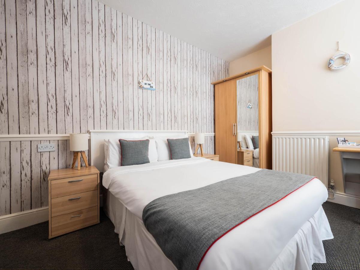 Oyo Pier Hotel Rhyl Exteriör bild