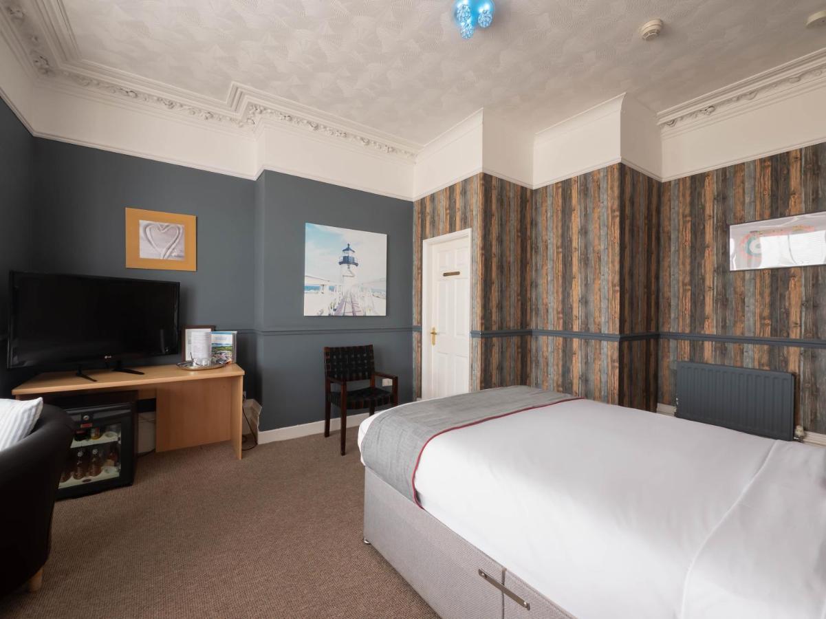 Oyo Pier Hotel Rhyl Exteriör bild