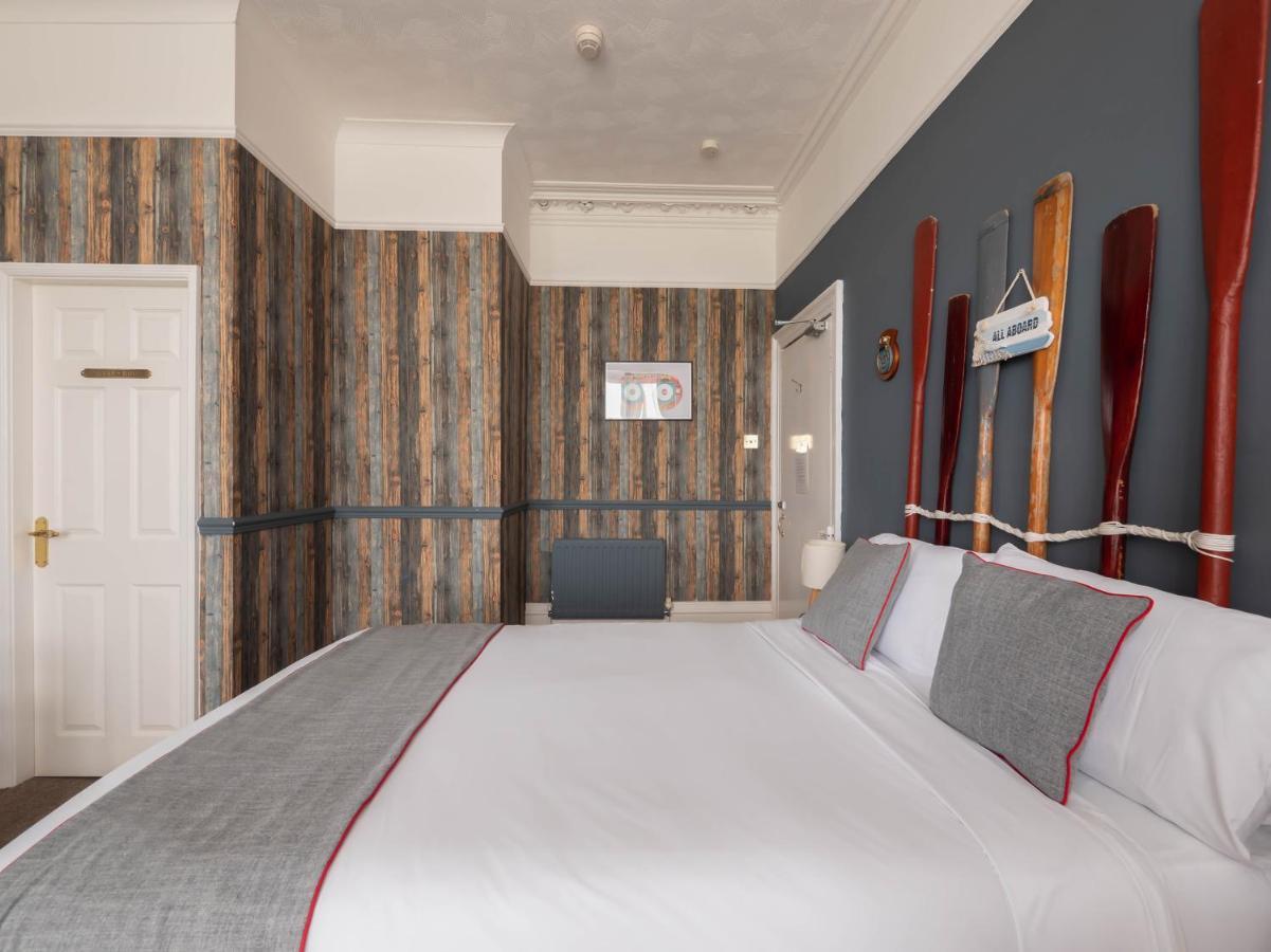 Oyo Pier Hotel Rhyl Exteriör bild