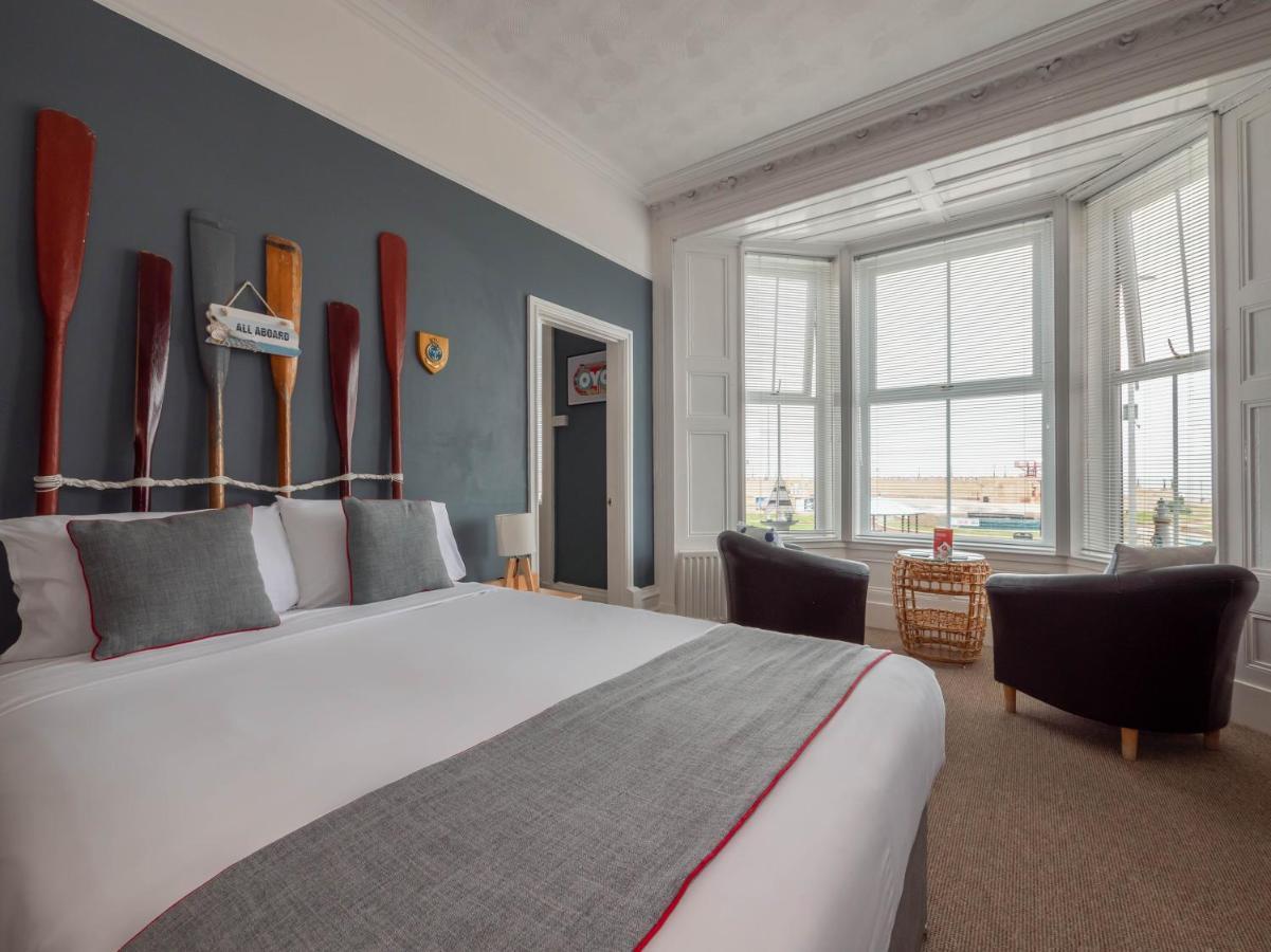 Oyo Pier Hotel Rhyl Exteriör bild