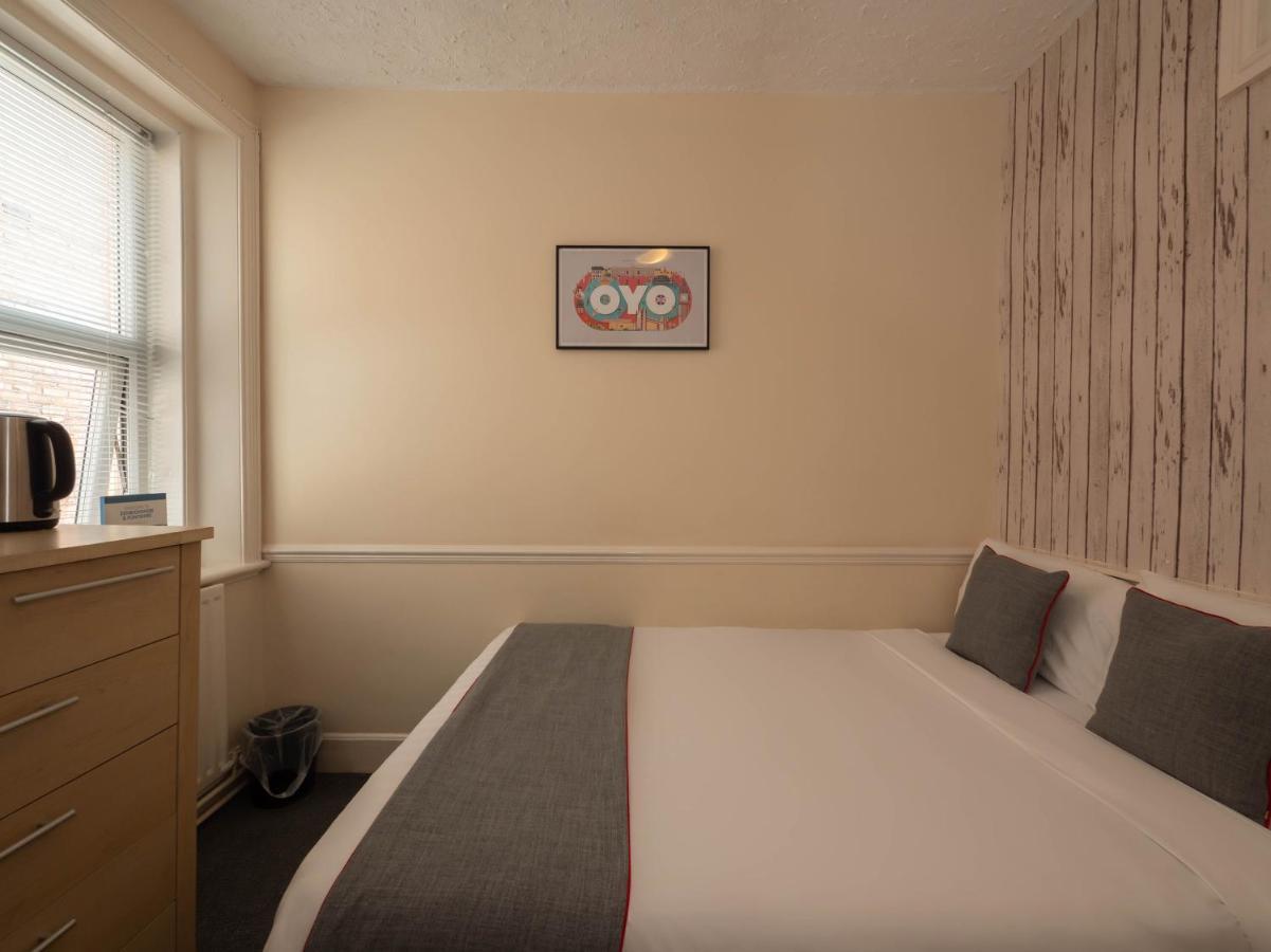 Oyo Pier Hotel Rhyl Exteriör bild