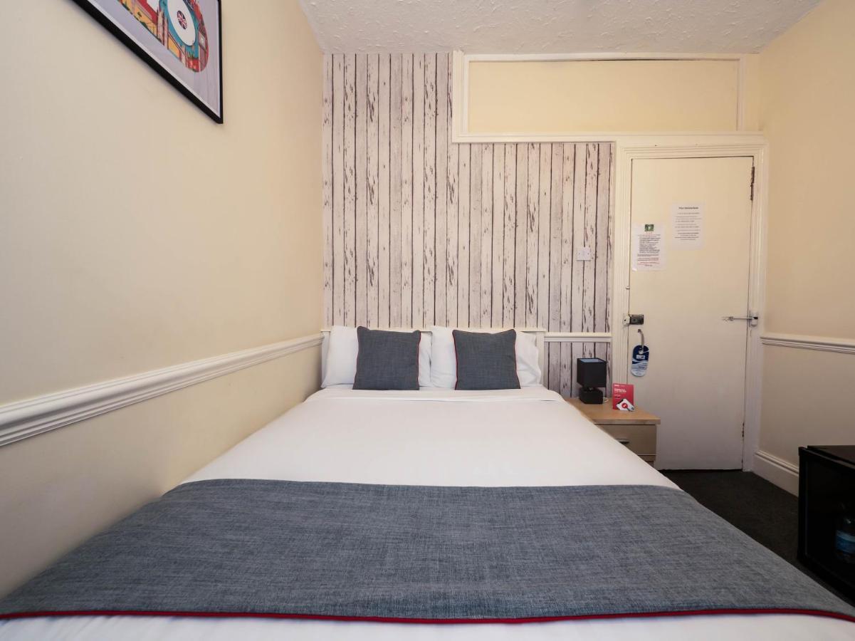 Oyo Pier Hotel Rhyl Exteriör bild