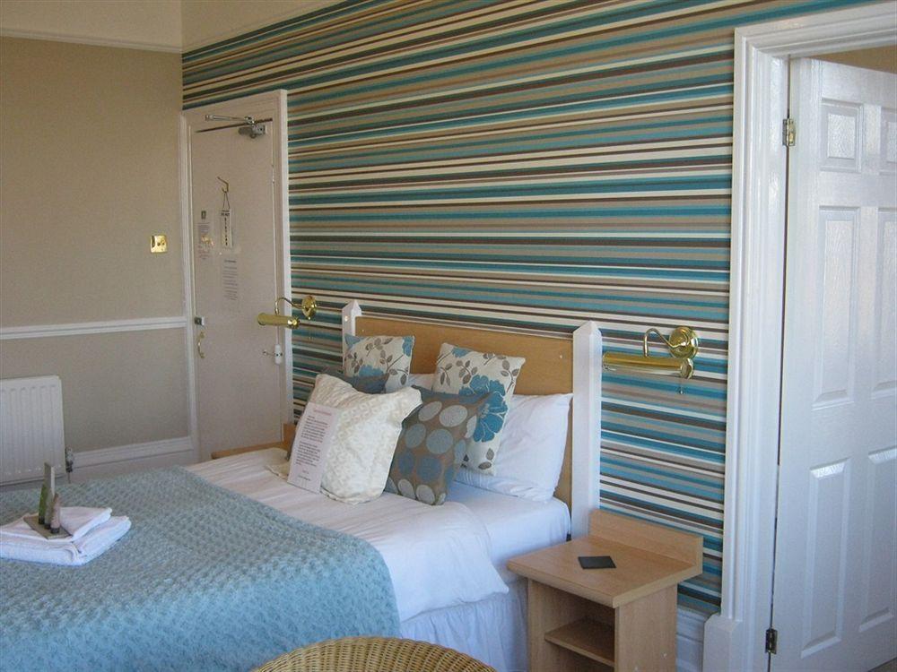 Oyo Pier Hotel Rhyl Exteriör bild
