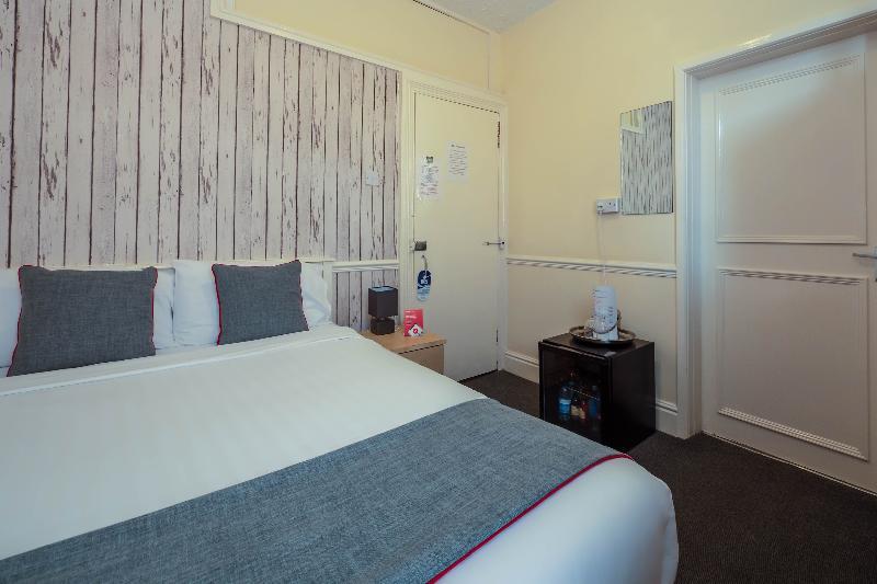 Oyo Pier Hotel Rhyl Exteriör bild